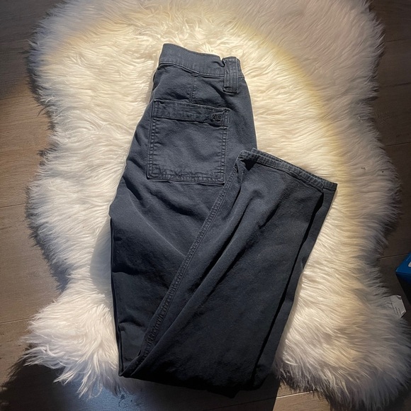 💙BOGO💙 American Eagle Strech Cargo Pant in Navy Size 2💙 - Picture 2 of 3